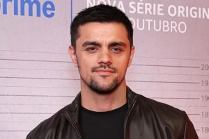 Ator global Felipe Simas afirma que est&aacute; estudando para se tornar partor