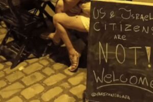 Prefeitura manda cancelar alvar&aacute; de bar por placa: "Estadunidenses e israelenses n&atilde;o s&atilde;o bem-vindos"