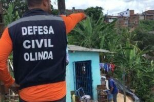 Olinda ultrapassa 120 mm de chuva em 12 horas e entra em estado de alerta