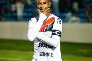 Ciel, atacante do Ferrovi&aacute;rio, chegou aos 65 gols ap&oacute;s os 40 anos.