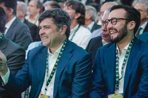 Iniciativa busca incentivar a perman&ecirc;ncia dos professores na atividade de ensino.