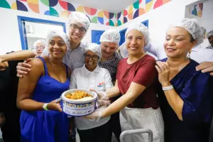 Raquel Lyra entregando mais uma cozinha comunit&aacute;ria