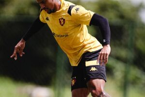 Felipinho destaca import&acirc;ncia da torcida para o Sport.