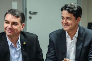 Fl&aacute;vio Bolsonaro e Anderson Ferreira.