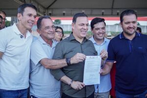 Prefeito Sivaldo Albino assina ordens de servi&ccedil;o em Garanhuns