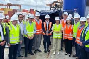 Governadora  Raquel Lyra no Porto de Suape.