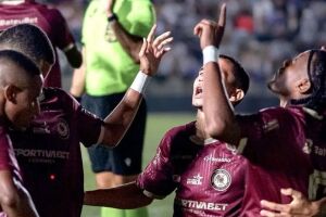 Jogadores do Jacuipense comemoram classifica&ccedil;&atilde;o na Copa do Brasil.