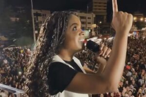 Kemilly Santos em show.