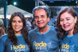 Lara Santana, prefeito Carlos Santana e Simone Santana.