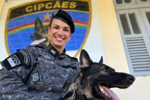 Major Giselle Campelo, comandante da Companhia Independente de Policiamento com C&atilde;es (CIPC&atilde;es).