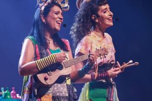 Cl&aacute;udia Soul e Lula Ara&uacute;jo, condutoras do show "Manguebitinho".