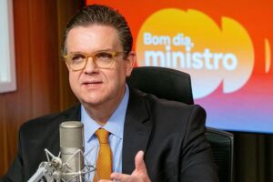 Ministro Wolney Queiroz.