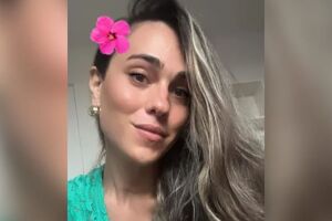 Mulher trans faz TAF. 