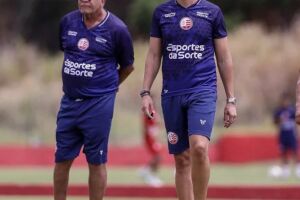 H&eacute;lio dos Anjos e Guilherme dos Anjos no CT.