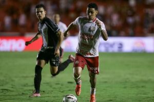 N&aacute;utico vence Ponte Preta por 1 a 0 com gol de Vin&iacute;cius.