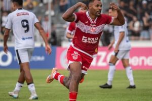 Mikael &eacute; um dos destaques do CRB na temporada 2026. 