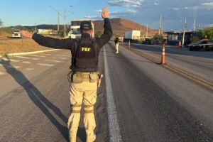 Opera&ccedil;&atilde;o Tiradentes da PRF nas estradas de Pernambuco.