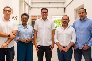 Prefeito Diego Cabral com novos secret&aacute;rios de Camaragibe.