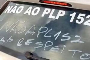 Protesto de motoristas por aplicativo na &aacute;rea central do Recife.