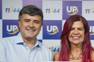 Eduardo da Fonte ao lado de Gleide &Acirc;ngelo