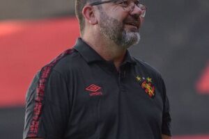 Enderson Moreira volta &agrave; Ilha do Retiro ap&oacute;s quase 3 anos.