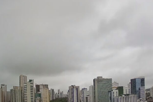 Tempo nublado no Recife.