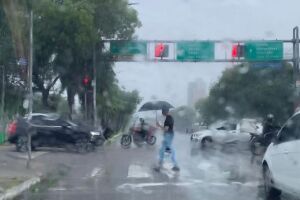Est&atilde;o previstas chuvas entre 30 e 60 mil&iacute;metros por hora ou at&eacute; 100 mm por dia, al&eacute;m de ventos fortes que podem variar entre 60 e 100 km/h, segundo comunicado do &oacute;rg&atilde;o.