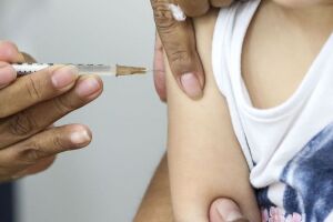 Vacina&ccedil;&atilde;o em crian&ccedil;a.