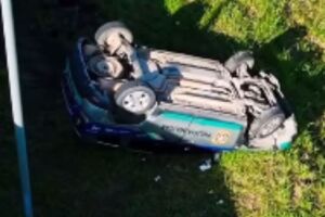 Viatura capotou no Recife.