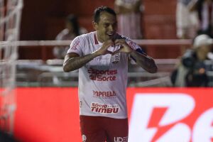 Vin&iacute;cius marcou o gol da vit&oacute;ria contra a Ponte Preta.