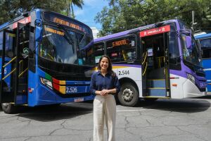 Raquel Lyra entrega novos &ocirc;nibus climatizados