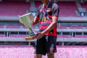 Lucas Hanry, de apenas 16 anos