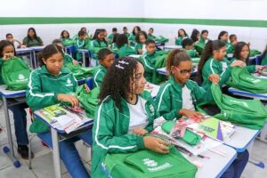 Alunos em escola da rede municipal de ensino, Igarassu