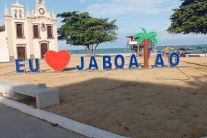 Letreiro ''eu amo Jaboat&atilde;o'' na praia de Piedade