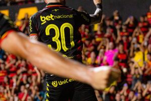 Barletta comemorando o gol contra o Cear&aacute;.