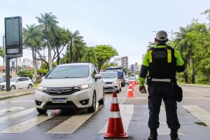 Agente da CTTU fiscaliza Tr&acirc;nsito no Recife.