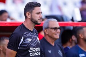 Guilherme dos Anjos e H&eacute;lio dos Anjos, t&eacute;cnicos do N&aacute;utico.