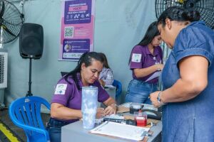 Atendimento na Carreta da Mulher Pernambucana.