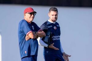 H&eacute;lio dos Anjos e Guilherme dos Anjos, t&eacute;cnicos do N&aacute;utico.