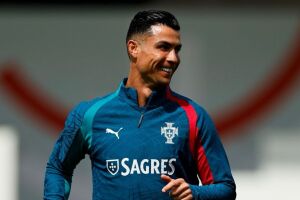 Cristiano Ronaldo est&aacute; apto para jogar por Portugal mais uma vez.