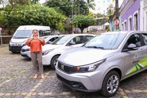 Elcione ramos entra ve&iacute;culos em Igarassu.