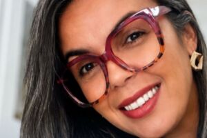 Empres&aacute;ria Shirli Oliveira, propriet&aacute;ria da &Oacute;ptica Millenium, no distrito de Nossa Senhora do &Oacute;.