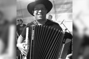 Morre o m&uacute;sico Gabriel Barros em grave acidente na BR-408, em Alian&ccedil;a (PE)