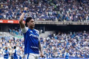 Cruzeiro enfrenta a Chapecoense.