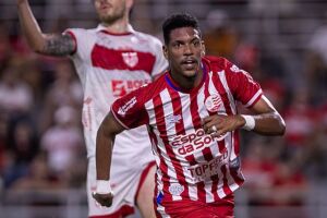Kauan Maranh&atilde;o comemorando gol contra o CRB.