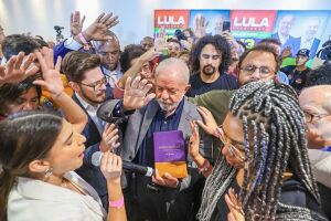 Lula com os evang&eacute;licos.