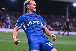 Mudryk est&aacute; liberado para voltar ao Chelsea.