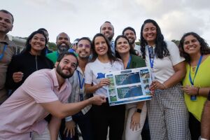 Raquel Lyra visita obras de drenagem e moradias na Zona Norte do Recife.