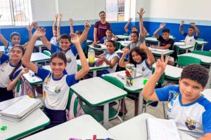 Alunos da rede municipal de Vit&oacute;ria de Santo Ant&atilde;o.