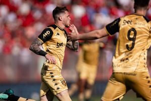 Barletta marcou um gola&ccedil;o aos 6 minutos do primeiro tempo.